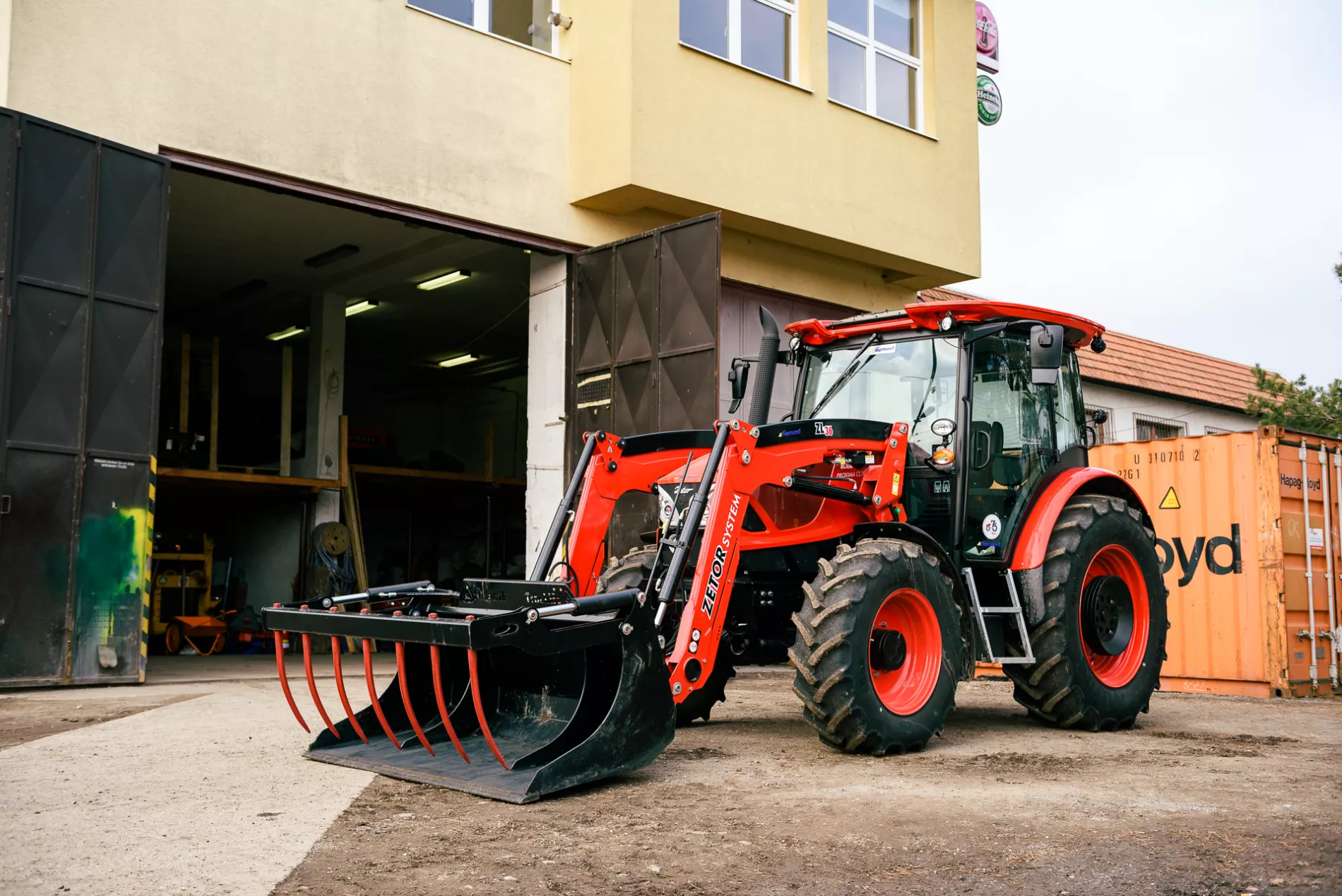 Nový traktor hospodárskej správy