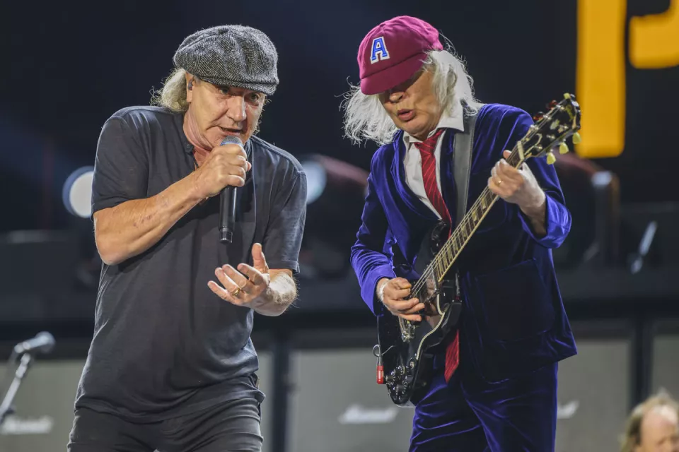 Cez Bratislavu sa prevalilo rockové peklo, show AC/DC. Ste naladení? pýtala sa kapela